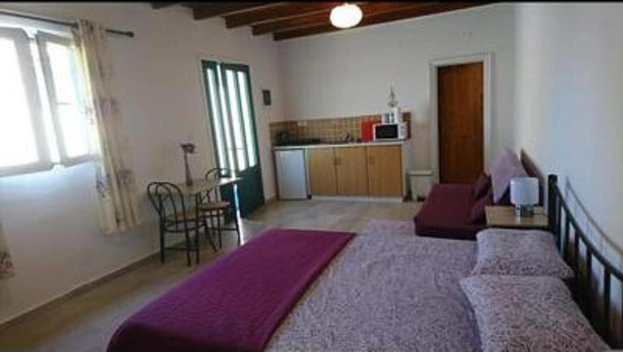 Lovely Studio In Strinilas With Its Own Pool Exteriér fotografie