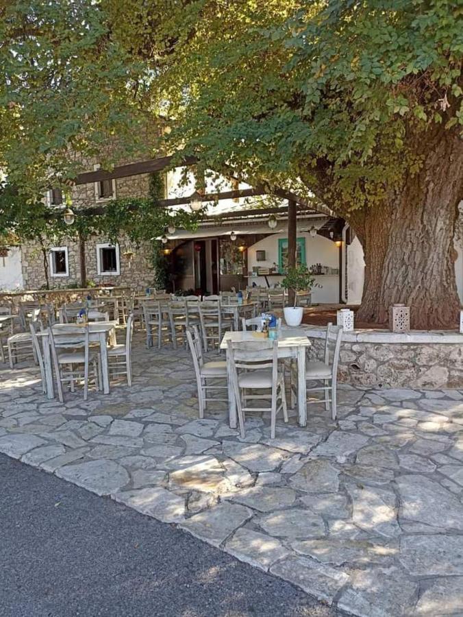Lovely Studio In Strinilas With Its Own Pool Exteriér fotografie