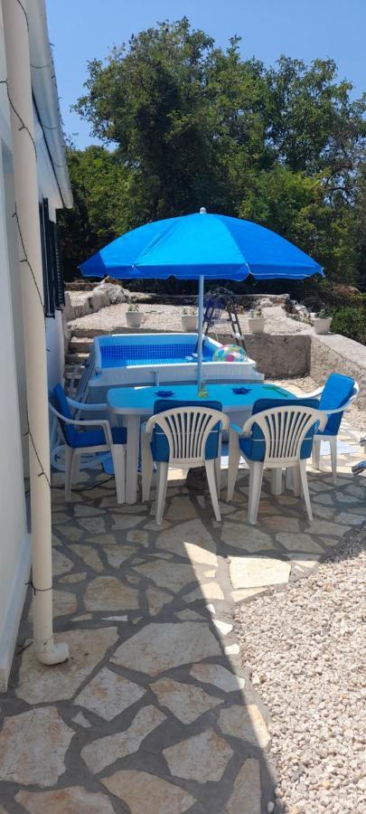 Lovely Studio In Strinilas With Its Own Pool Exteriér fotografie