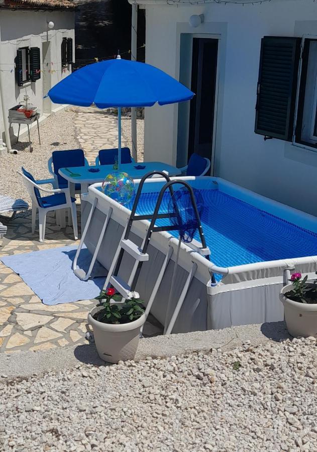 Lovely Studio In Strinilas With Its Own Pool Exteriér fotografie