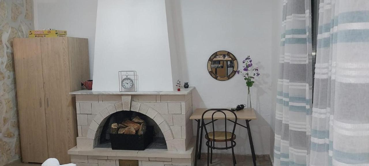 Lovely Studio In Strinilas With Its Own Pool Exteriér fotografie