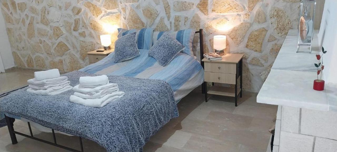 Lovely Studio In Strinilas With Its Own Pool Exteriér fotografie
