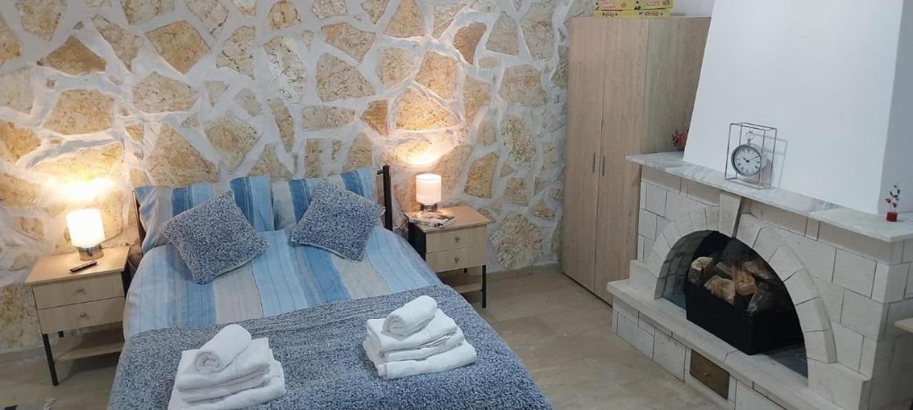 Lovely Studio In Strinilas With Its Own Pool Exteriér fotografie