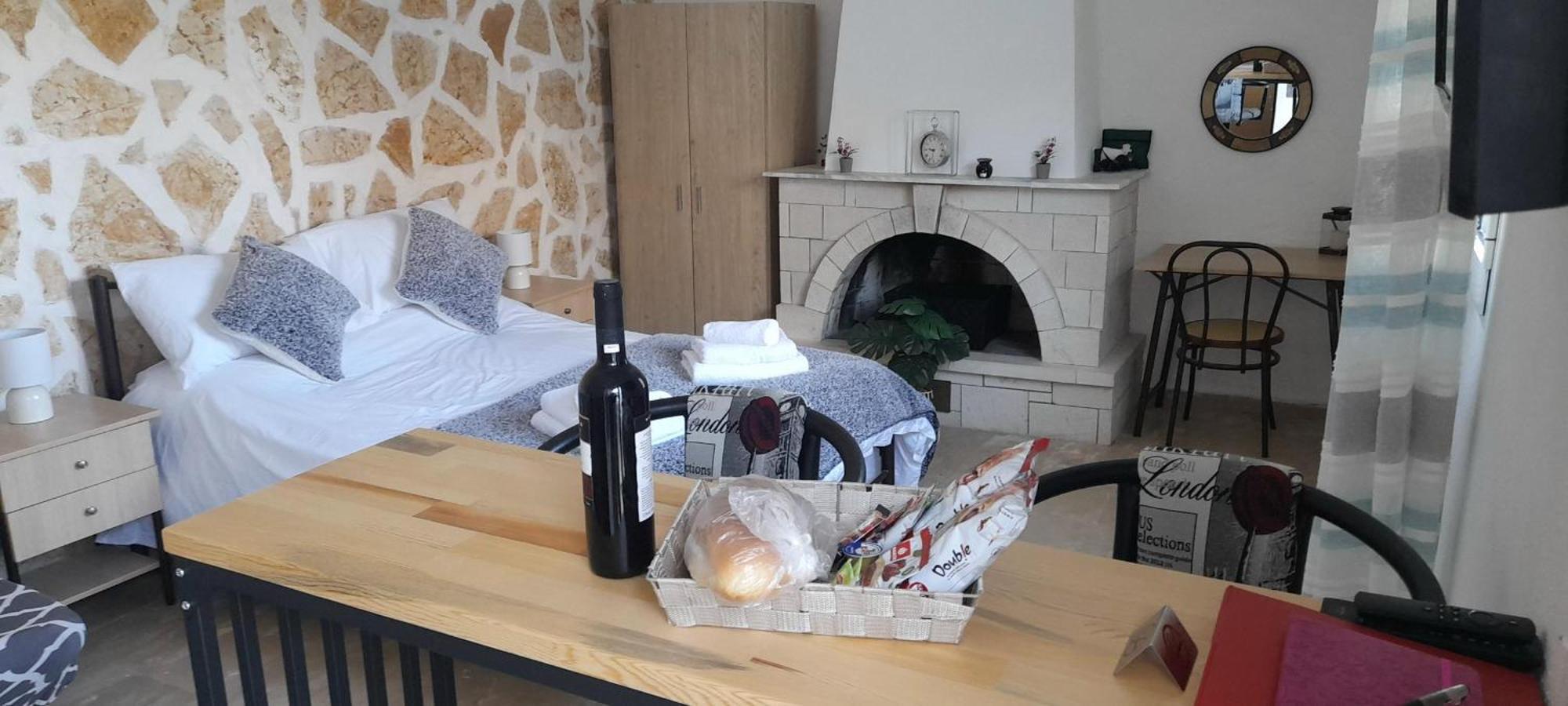 Lovely Studio In Strinilas With Its Own Pool Exteriér fotografie